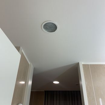 JW Marriott Venice Resort & Spa - Burnt out bulb in bathroom. Lamp didn't work either. Very dark in the room. - Hotels Near Me - Venice, RM JW Marriott Venice Resort & Spa - Burnt out bulb in bathroom. Lamp didn't work either. Very dark in the room. - Hotels Near Me - Venice, RM