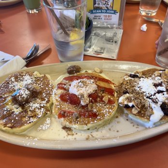 Snooze, an A.M. Eatery - pancake flight (upside down pineapple, strawberry shortcake, blueberry danish) - Breakfast & Brunch Near Me - Charlotte, North Carolina