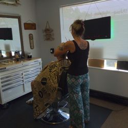Fish & Clips - Barber at work