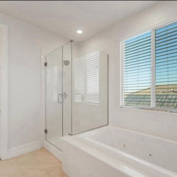 Deluxe Home Cleaning - Spotless shower and bath - Home Cleaning Near Me Deluxe Home Cleaning - Spotless shower and bath - Home Cleaning Near Me