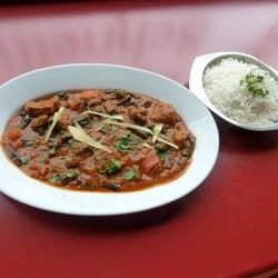 Krishna Heimservice - Das ist Bhindi Lamm mit Okraschoten
