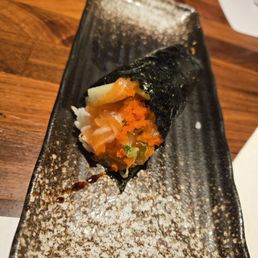 Salmon Hand Roll