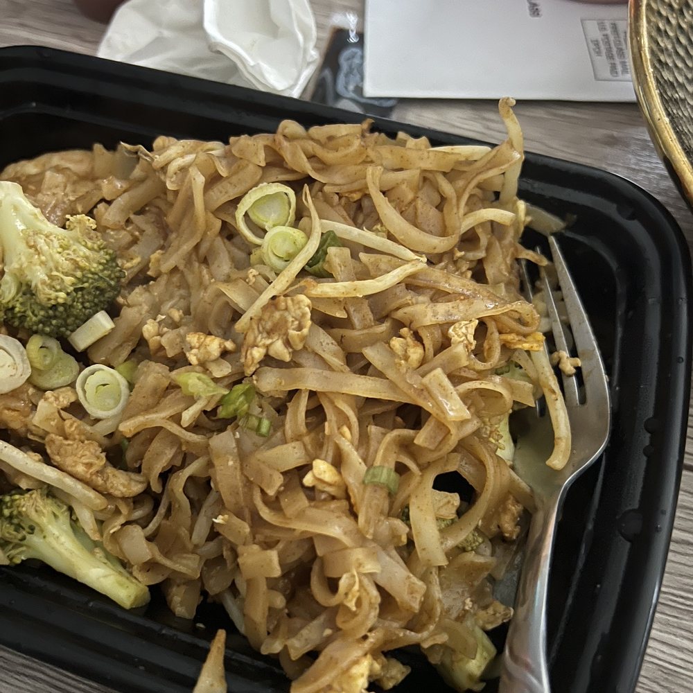 Thai Talay - Chicken and Shrimp Pad Thai - Thai Near Me - Westchester, California