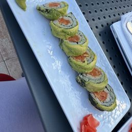 Salmon avocado roll Salmon avocado roll