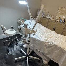 The Waxing Sugaring Studio - Such a comfortable and cozy room