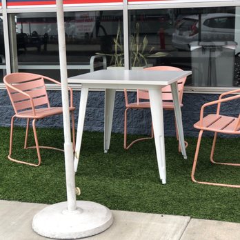 Whata Peach - Seating area - Juice Bars & Smoothies Near Me - Studio City, California