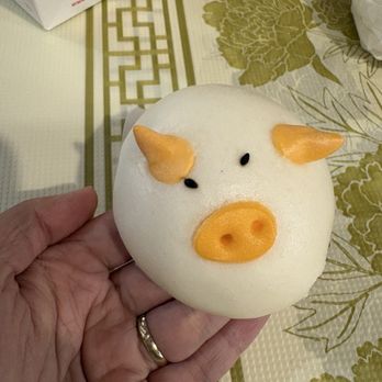 Peony Seafood Restaurant - Piggy Custard Buns (豬仔奶皇包) (3pcs) - Dim Sum Near Me - Oakland, California Peony Seafood Restaurant - Piggy Custard Buns (豬仔奶皇包) (3pcs) - Dim Sum Near Me - Oakland, California
