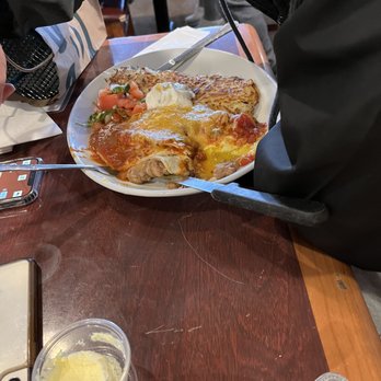 Flo's Farmhouse Cafe - Cafes Near Me - Riverside, California