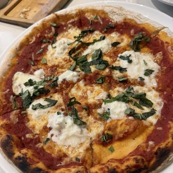 Vivo Italian Kitchen - Margherita Pizza. YUM! - Italian Near Me - Orlando, Florida Vivo Italian Kitchen - Margherita Pizza. YUM! - Italian Near Me - Orlando, Florida