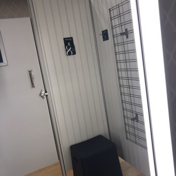 Marshalls - Women's fitting room - Department Stores Near Me - Laguna Niguel, California
