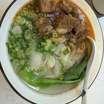 Walala Hand-Pulled Noodles - Short rib noodle soup - Noodles Near Me - Orlando, Florida