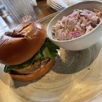 O Bar - Crab Cake sandwich and slaw - Bars Near Me - Charleston, South Carolina