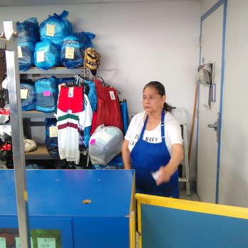 Spincycle Laundromat - Poor Customer Service  Lady - Laundromat Near Me - Chicago, Illinois