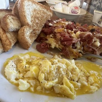 Pilora's Cafe - Breakfast & Brunch Near Me - Oshkosh, Wisconsin