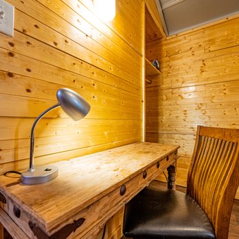 Horseshoe Lodges - Desk & CHair in Studio Cabin - Vacation Rentals Near Me - Midland, Texas Horseshoe Lodges - Desk & CHair in Studio Cabin - Vacation Rentals Near Me - Midland, Texas