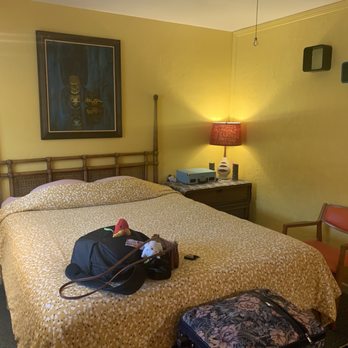 Itty Bitty Inn - Tiki Lounge- ambiance in the bedroom is sweet - Hotels Near Me - North Bend, Oregon Itty Bitty Inn - Tiki Lounge- ambiance in the bedroom is sweet - Hotels Near Me - North Bend, Oregon
