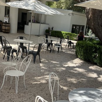 Signor Vineyards - Wine Tasting Room Near Me - Fredericksburg, Texas