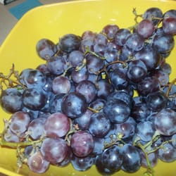 Fruteria La Cabana Alimex - Big pile of yummy grapes $5.
