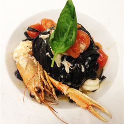 Lucifero Cucina & Cocktails - "Tagliatelle Fresche al Nero di Seppia" con pomodorini, basilico e scampi