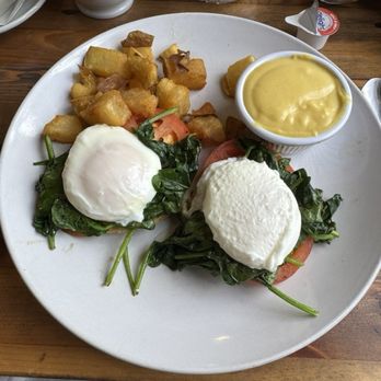 Trail Cafe & Grill - Florentine Benedict cooked to perfection - Breakfast & Brunch Near Me - Naples, Florida