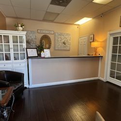 Acupuncture Pain Care Clinic - Massage waiting area