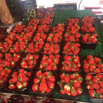 Fjellskaal Seafood Restaurant - Best strawberries in the world - Seafood Near Me - Bergen, 12
