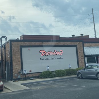 Dreamland BBQ - Parking lot - Barbeque Near Me - Hoover, Alabama
