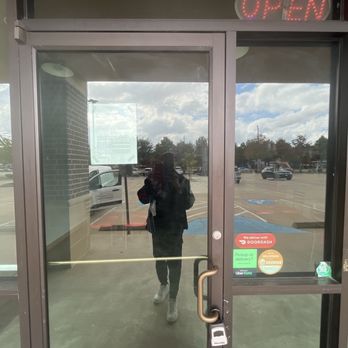 Kokio Chicken - Sign on the door business is closed - Chicken Wings Near Me - Katy, Texas