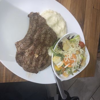 Yard House - Steak salad and mashed potatoes - New American Near Me - Willow Grove, Pennsylvania