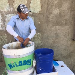 Paletas del Solar Infantil - Puesto afuera de la escuela
