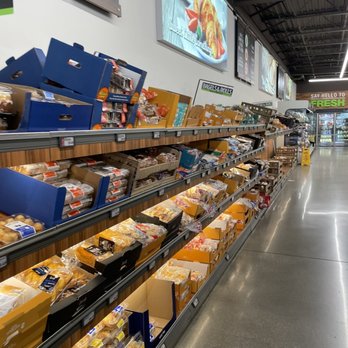 ALDI - a grocery store with shelves of food - Grocery Near Me - Chicago, Illinois ALDI - a grocery store with shelves of food - Grocery Near Me - Chicago, Illinois