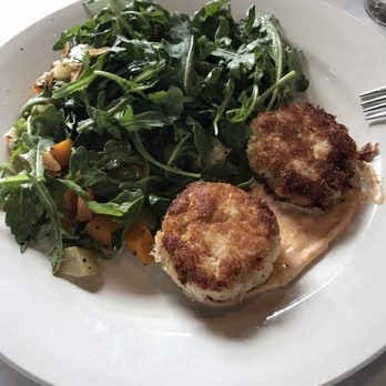 Pie 314 Everyday Eatery - Crab cake with fresh arugula salad containing sliced almonds, butternut squash and a lemon dressing - Pizza Near Me - Lewisville, Texas