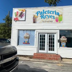 Paleteria Reyes - Store front
