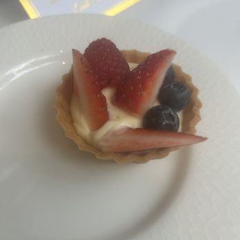 2941 Restaurant - fruit Tarte - New American Near Me - Falls Church, Virginia