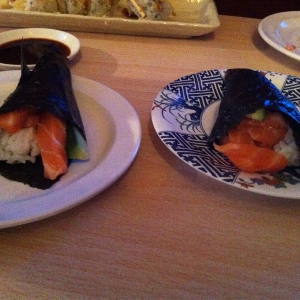 Sushi Dragon - Garbage quality salmon hand rolls - Sushi Bars Near Me - Sun Valley, California Sushi Dragon - Garbage quality salmon hand rolls - Sushi Bars Near Me - Sun Valley, California