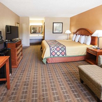 Super 8 by Wyndham Clinton - Guest room - Hotels Near Me - Clinton, Arkansas Super 8 by Wyndham Clinton - Guest room - Hotels Near Me - Clinton, Arkansas