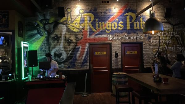 Ringo's Pub by null