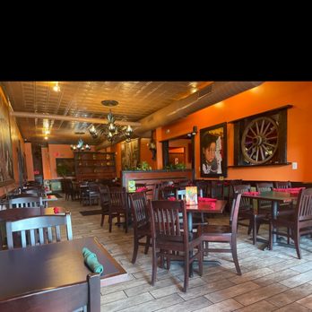 Los Tios Grill - Dining area - Salvadoran Near Me - Arlington, Virginia Los Tios Grill - Dining area - Salvadoran Near Me - Arlington, Virginia