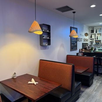 Baitong Thai & Sushi Restaurant - Decor - Thai Near Me - St Augustine, Florida