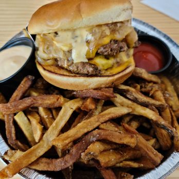 Victor's Lab - Smash burger. Soooo good! - Food Trucks Near Me Victor's Lab - Smash burger. Soooo good! - Food Trucks Near Me