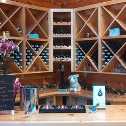 Staehly Farm And Winery - Winery Tasting Bar