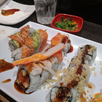 Hoshi Sushi - The Samurai Roll: they didn't bother shredding up the imitation crab garnish like how the menu shows - Sushi Bars Near Me - Fullerton, California