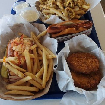 Bob's Clam Hut - regular lobster roll, hot dog, 2 crab cakes, clam bellies - Seafood Near Me - Kittery, Maine Bob's Clam Hut - regular lobster roll, hot dog, 2 crab cakes, clam bellies - Seafood Near Me - Kittery, Maine