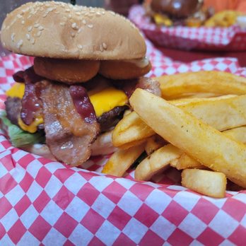 2 Doors Down - Bacon Mac and Cheese Burger - Burgers Near Me - Cheyenne, Wyoming