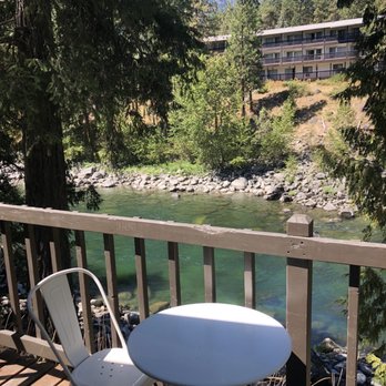 LOGE Leavenworth - Back deck of cabin number 2 - Hotels Near Me - Leavenworth, Washington LOGE Leavenworth - Back deck of cabin number 2 - Hotels Near Me - Leavenworth, Washington