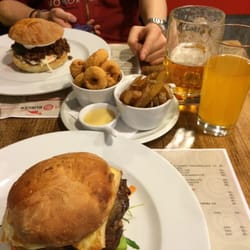 Moto Burger - Skvelé burgre :) bližšie je Dijou a ďalej je poullet.