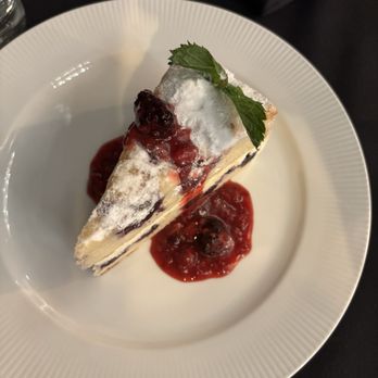 D'Nulffos - Italian cream cake - Seafood Near Me - East Lansing, Michigan