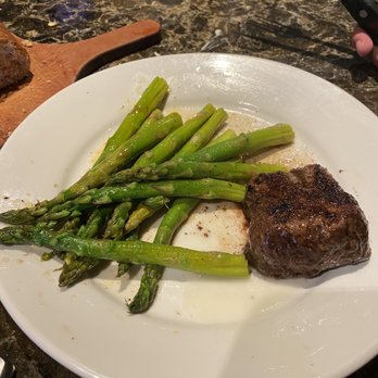 LongHorn Steakhouse - Flo's Filet(R)* - Steakhouses Near Me - Niagara Falls, New York