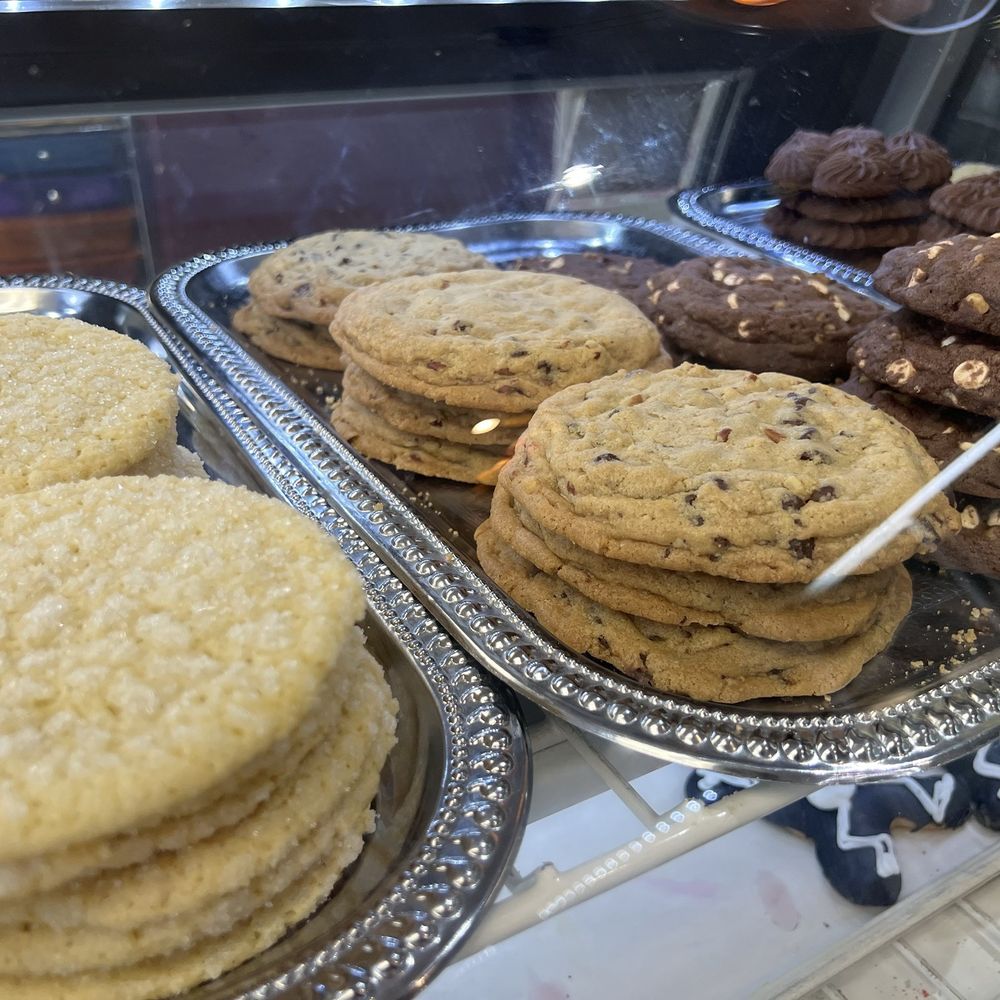 Bello's Bakery - Cookies: lemon, chocolate chip pecan and chocolate with nuts - Bakeries Near Me - Des Peres, Missouri