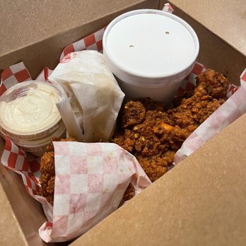 Lucy's - My husband picked this up and walked back to our condo. The chicken stayed crisp and hot in this packaging. - American Near Me - Chicago, Illinois Lucy's - My husband picked this up and walked back to our condo. The chicken stayed crisp and hot in this packaging. - American Near Me - Chicago, Illinois